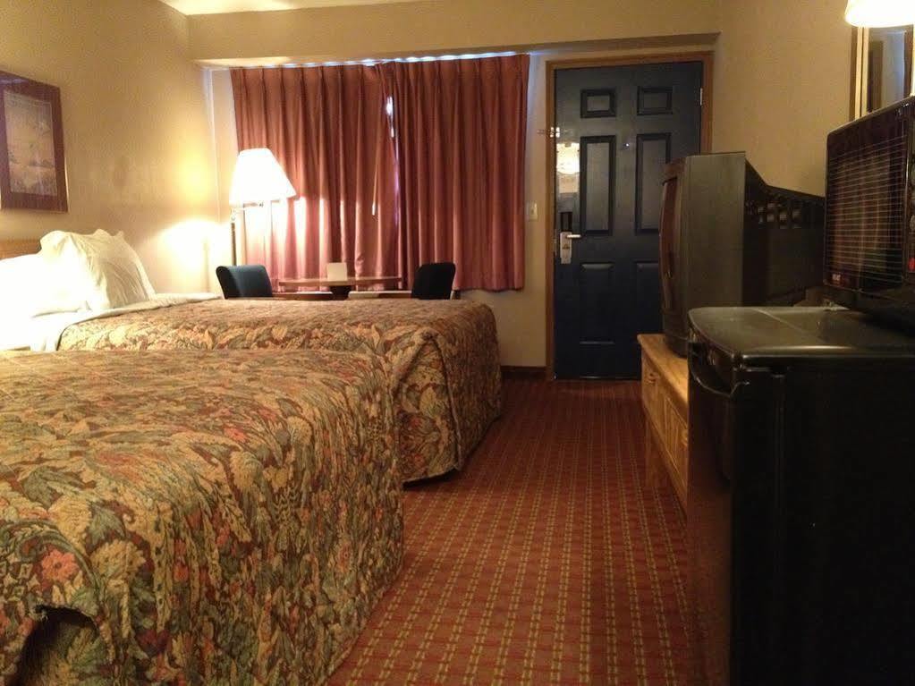 Days By Wyndham Renfro Valley Hotel 2*